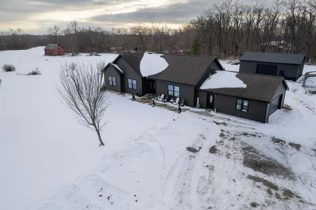 $319,900 | 2325 North Huntington Road, Marion, IN 46952