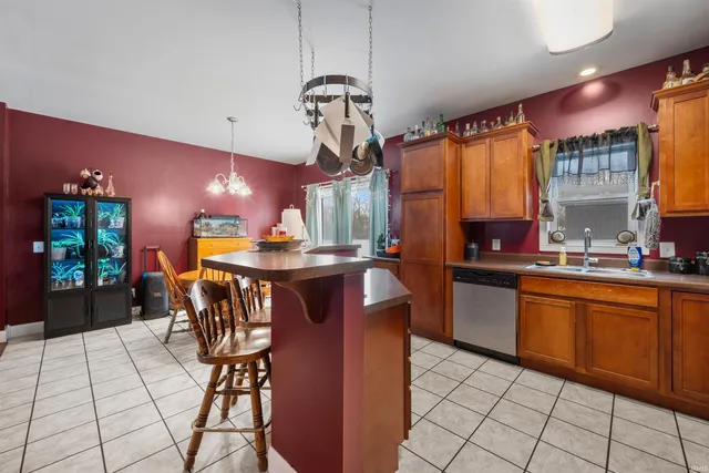 $319,900 | 2325 North Huntington Road, Marion, IN 46952