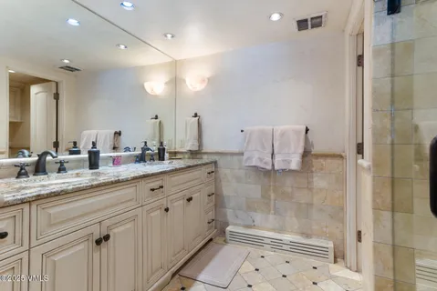 $1,695,000 | 264 Eagle Drive, Unit 203, Eagle-Vail, CO 81620