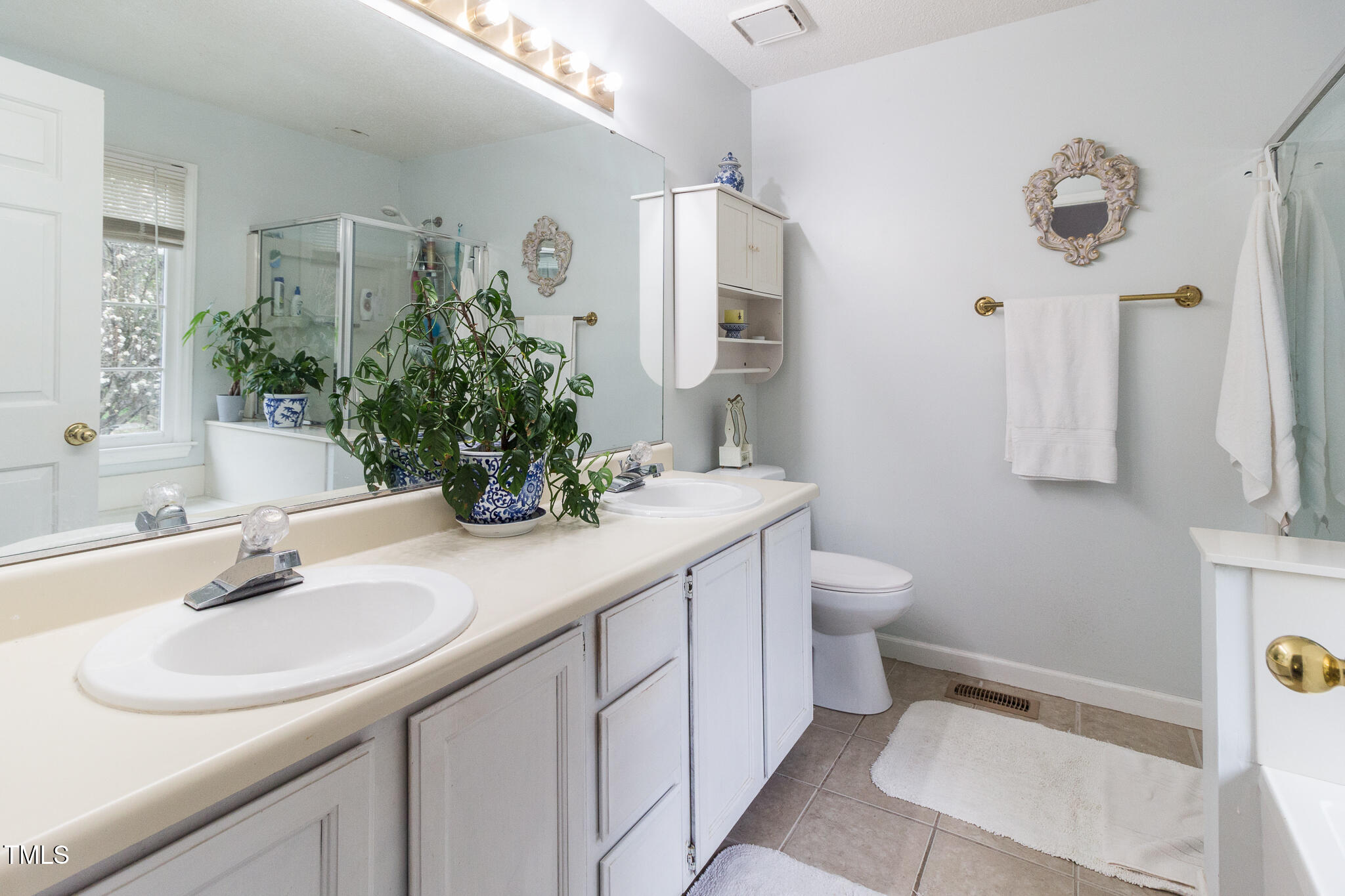 4212 Birmingham Way Raleigh, NC 27604 - Photo 12 of 17 Primary bathroom