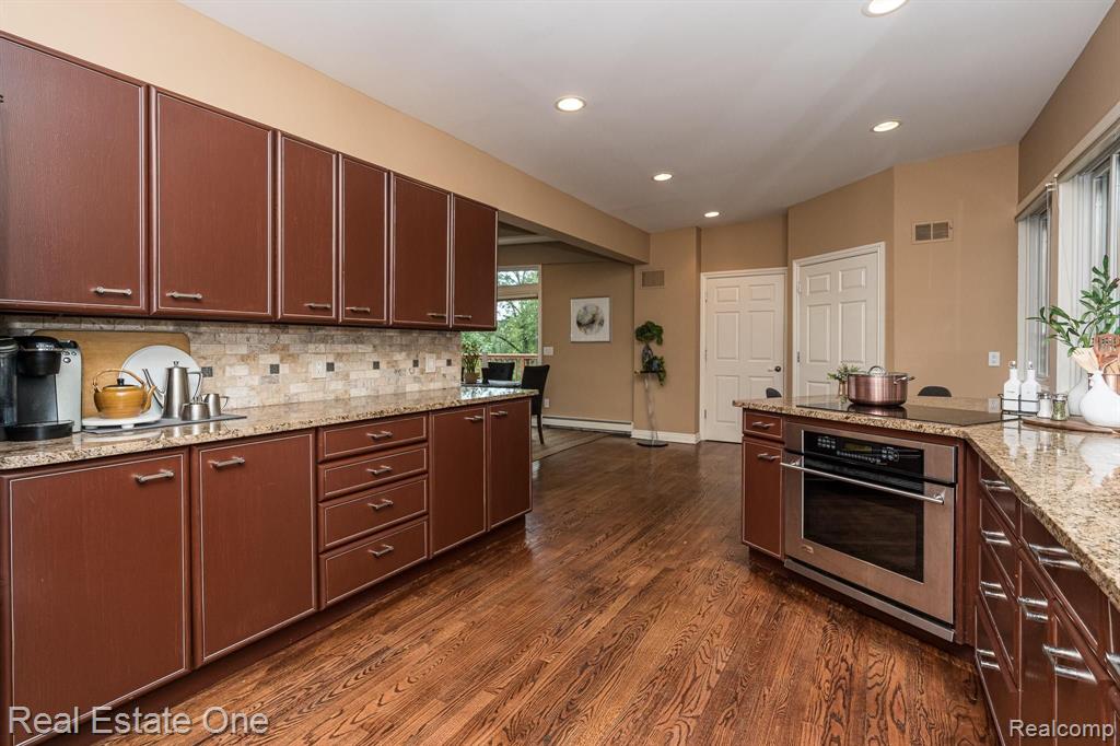 2083 Bonnie Brae Street Rochester Hills, MI 48309 - Photo 8 of 26