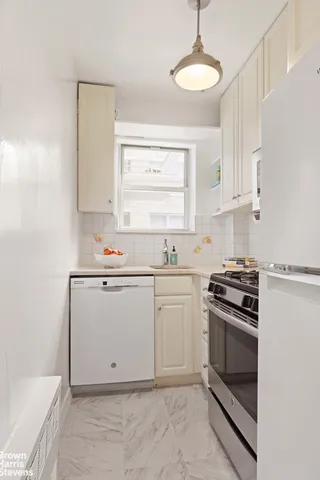 $435,000 | 446 East 86th Street, Unit 7A | Upper East Side