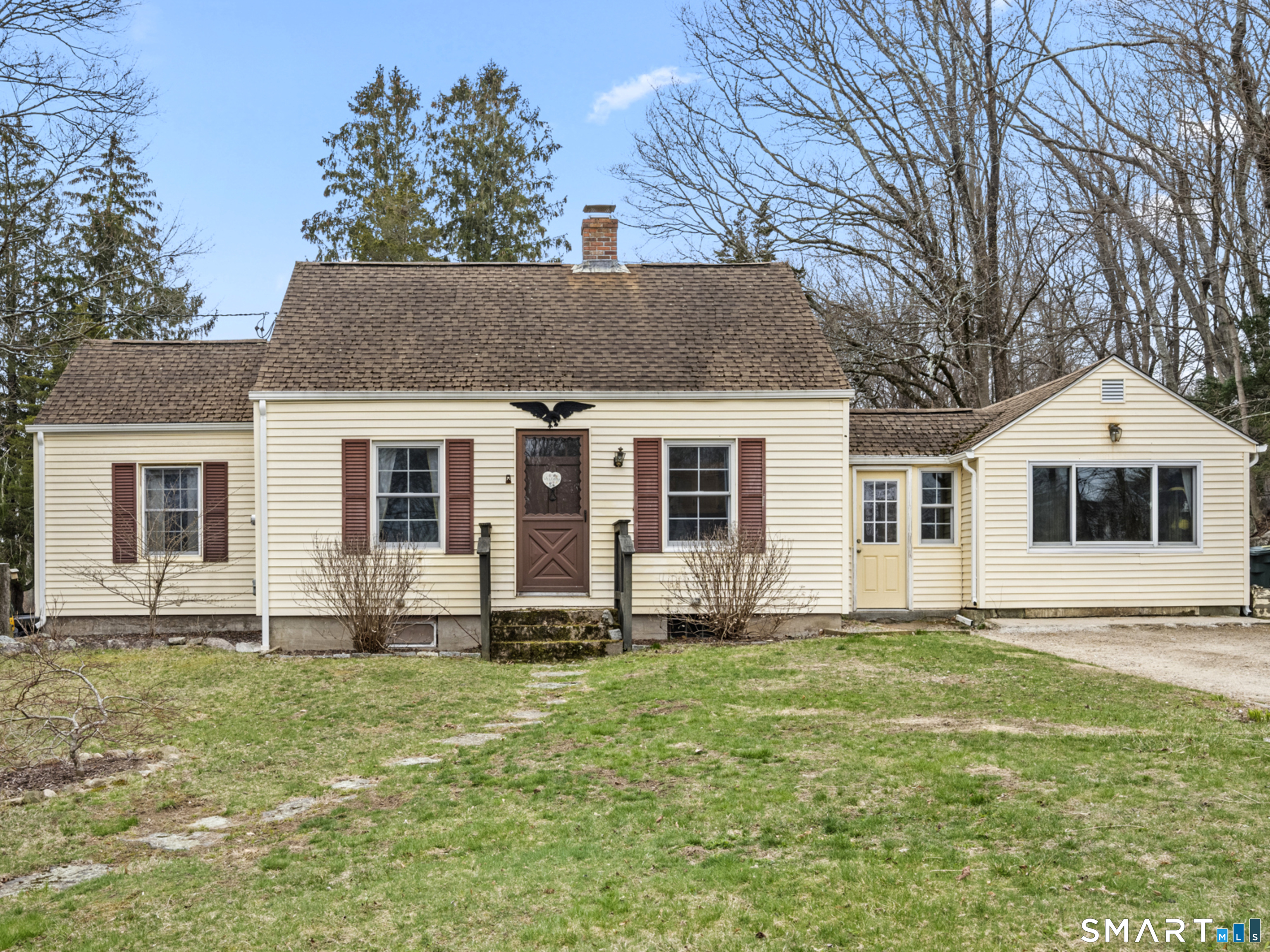 26 Field Street Stonington, CT 06379 - Photo 1 of 20 a front view of house with yard