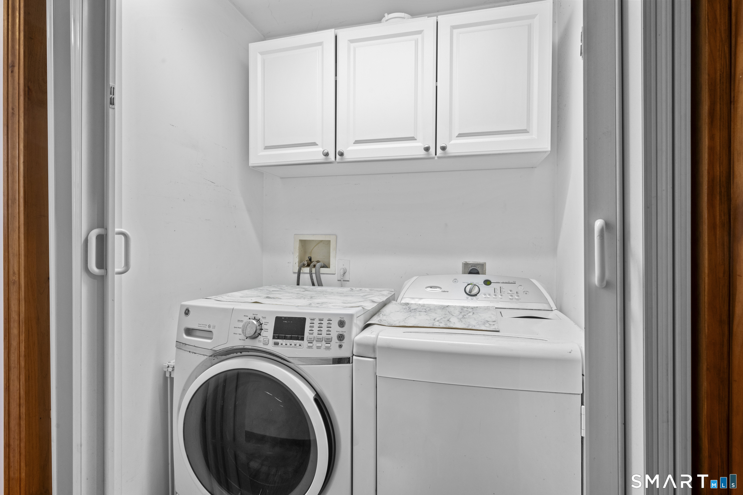 26 Field Street Stonington, CT 06379 - Photo 5 of 20 a utility room with dryer and washer
