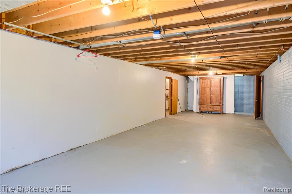 5495 East Coldwater Road Flint, MI 48506 - Photo 38 of 44