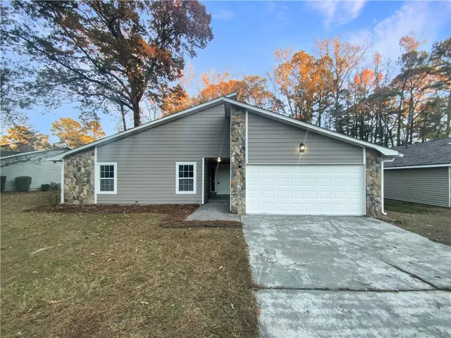 $240,000 | 408 Park Ridge Circle, Riverdale, GA 30274