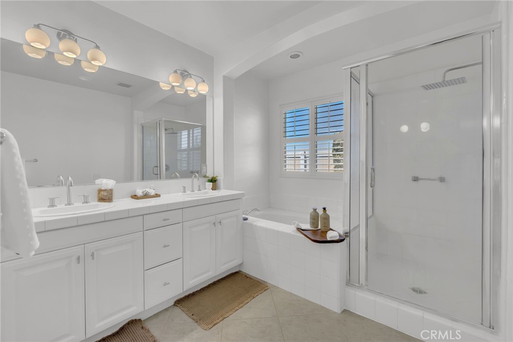17089 Bluff Vista Court Riverside, CA 92503 - Photo 27 of 49 Primary Bath