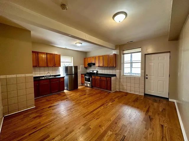 $1,550 | 1528 North Avers Avenue, Unit 1S, Chicago, IL 60651