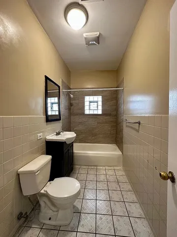 $1,550 | 1528 North Avers Avenue, Unit 1S, Chicago, IL 60651
