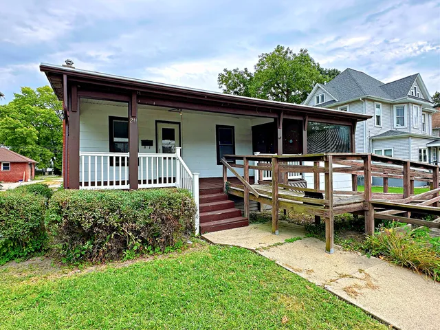 $91,000 | 211 South Bloomington Street, Streator, IL 61364