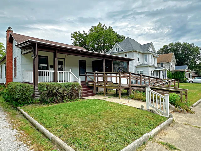 $91,000 | 211 South Bloomington Street, Streator, IL 61364