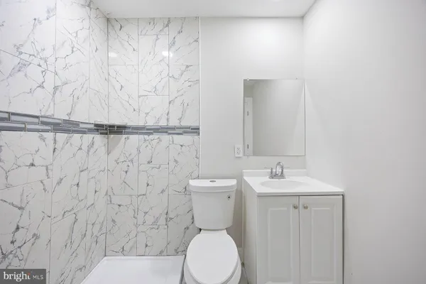 $2,350 | 117 Collins Avenue, Baltimore, MD 21229