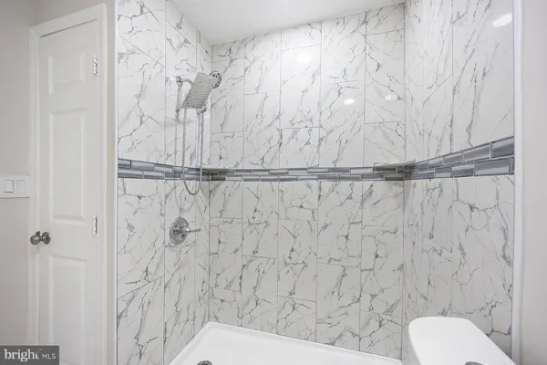 $2,350 | 117 Collins Avenue, Baltimore, MD 21229