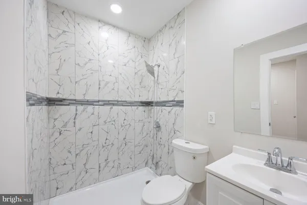 $2,350 | 117 Collins Avenue, Baltimore, MD 21229