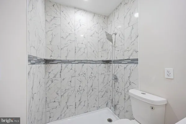 $2,350 | 117 Collins Avenue, Baltimore, MD 21229