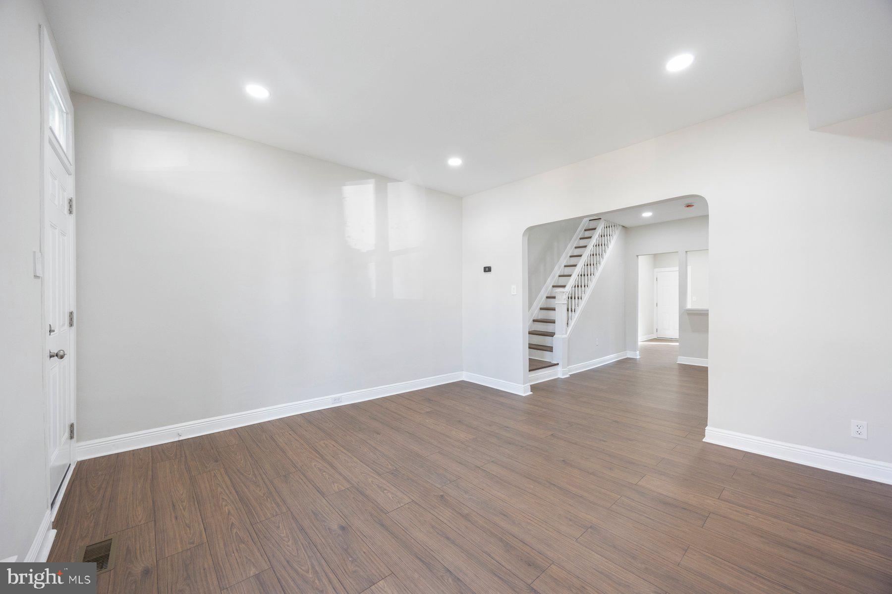 117 Collins Avenue Baltimore, MD 21229 - Photo 4 of 27