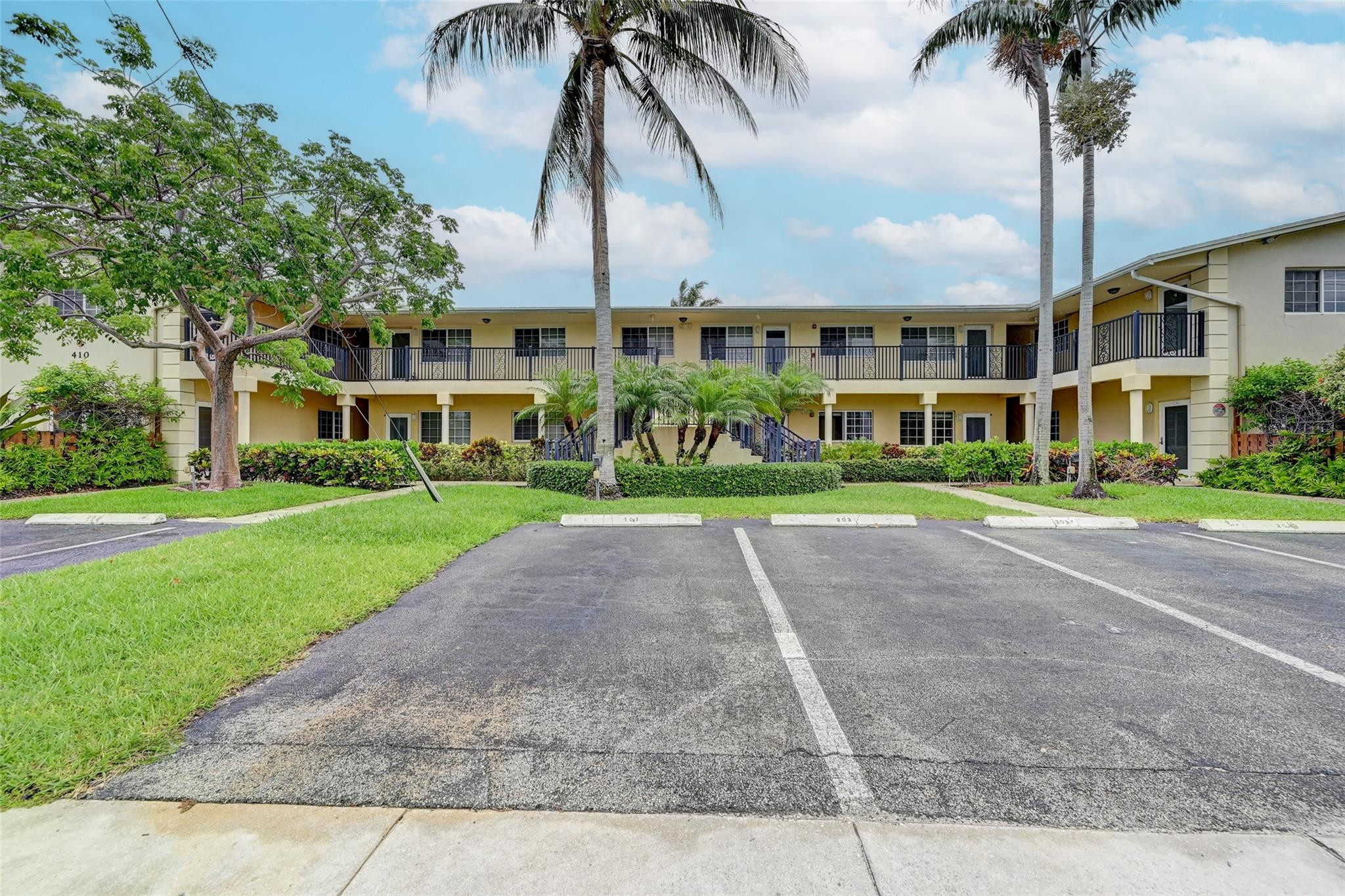 410 Southwest 15th Street, Unit 105 Pompano Beach, FL 33060 - Photo 2 of 10 Photo 2