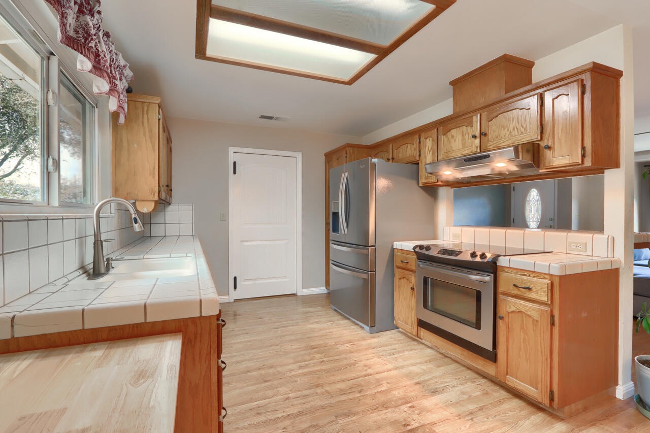44755 Savage Road Coarsegold, CA 93614 - Photo 15 of 68 11-kitchen