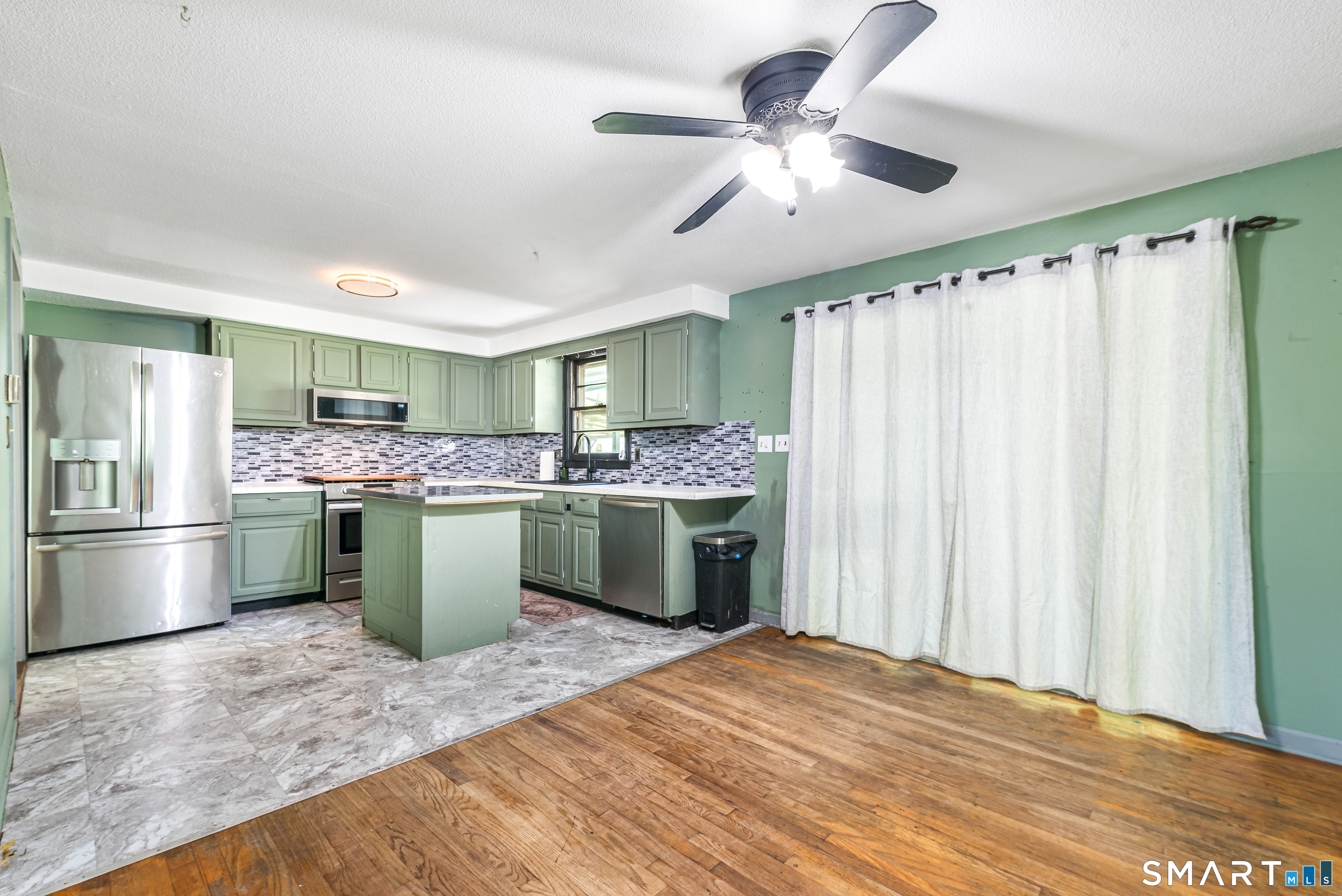 196 Humiston Circle Thomaston, CT 06787 - Photo 11 of 40