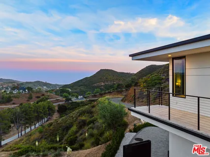 $3,200,000 | 33433 Decker School Road, Malibu, CA 90265