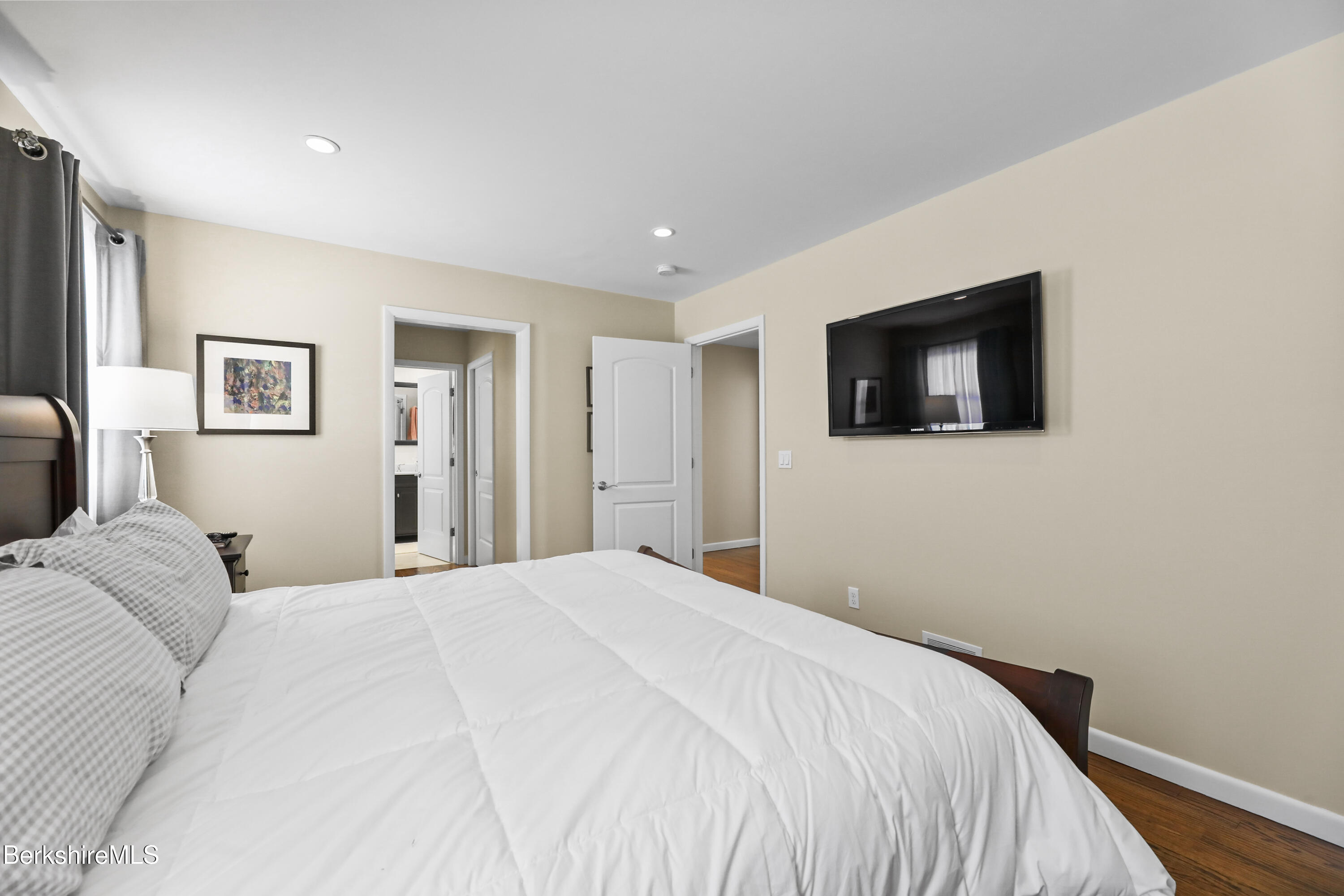 147 East Harbor Road Cheshire, MA 01225 - Photo 18 of 30 105 Primary Bedroom