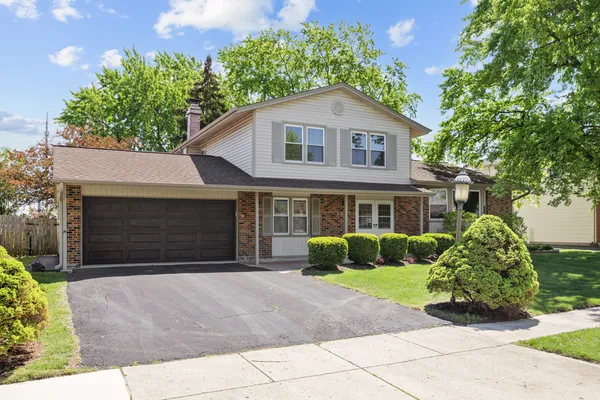 $579,900 | 1477 William Clifford Lane, Elk Grove Village, IL 60007