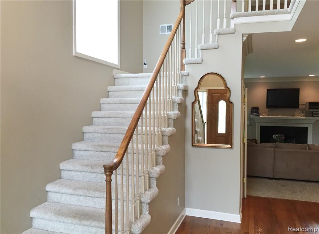 1440 Oxford Road Grosse Pointe, MI 48236 - Photo 4 of 27 Foyer.JPG