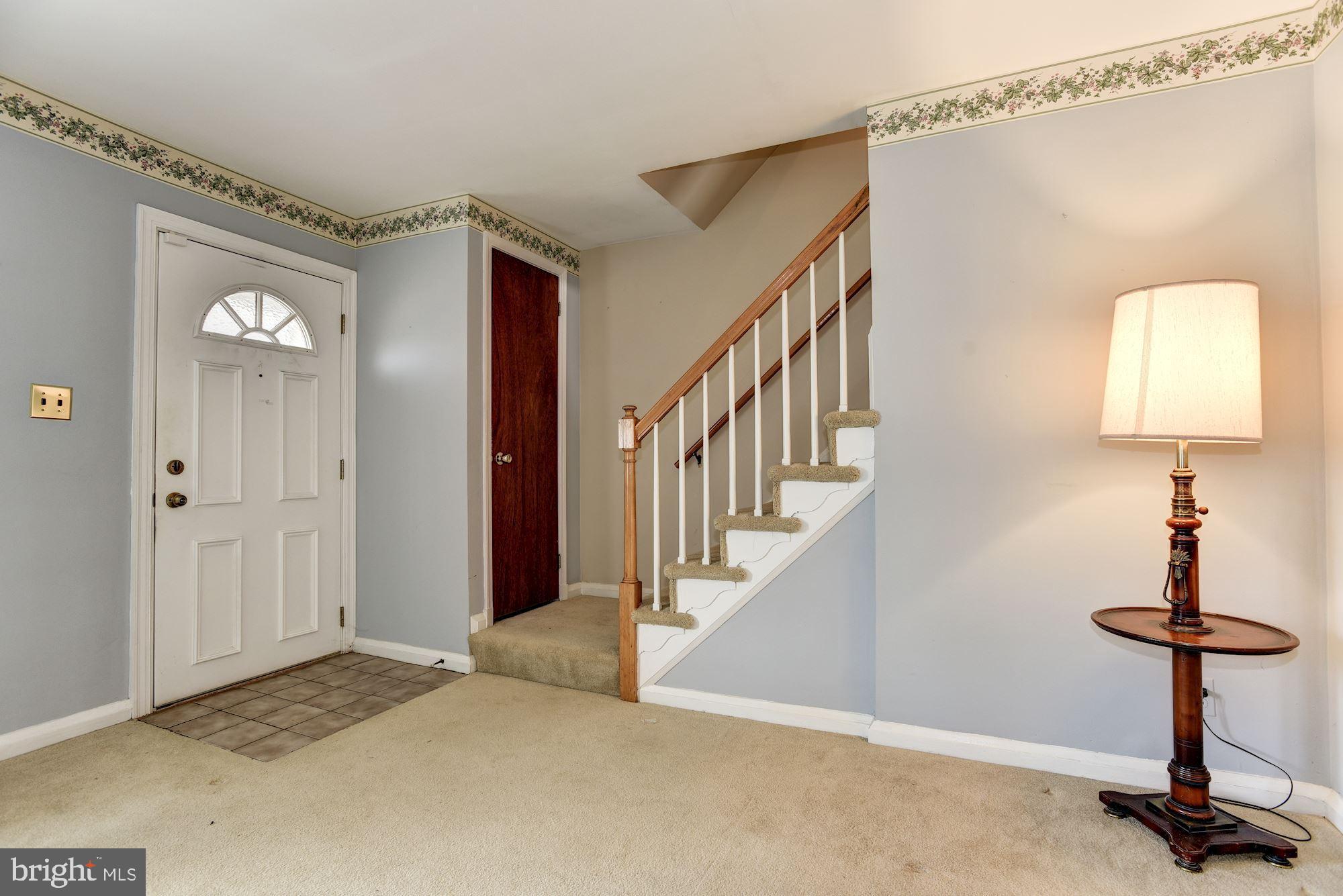 141 Garden Ridge Road Catonsville, MD 21228 - Photo 2 of 25 Living Room