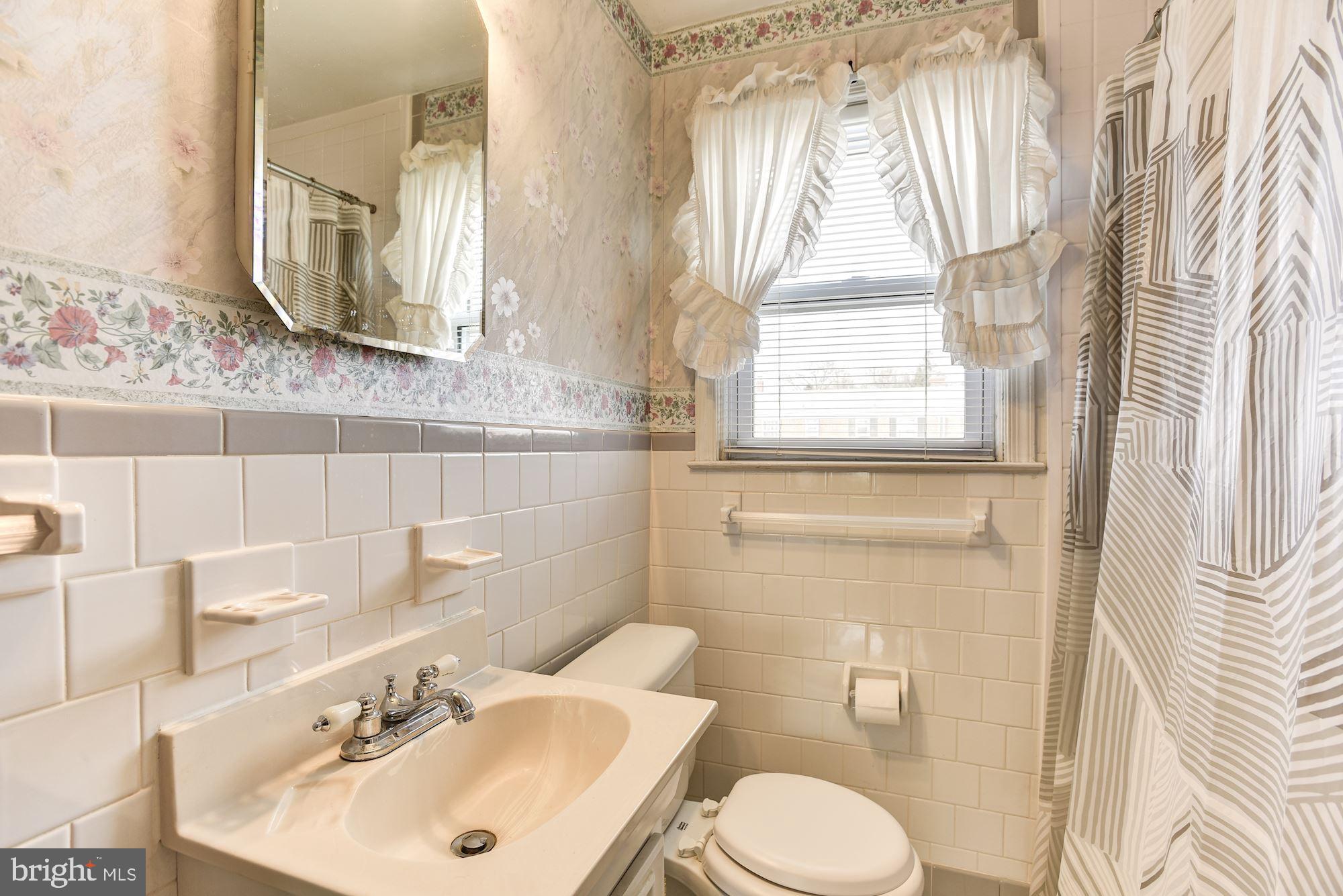 141 Garden Ridge Road Catonsville, MD 21228 - Photo 11 of 25 Full Bath