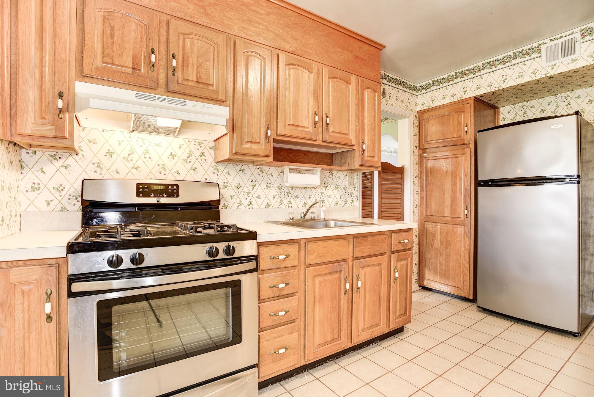141 Garden Ridge Road Catonsville, MD 21228 - Photo 6 of 25 Kitchen
