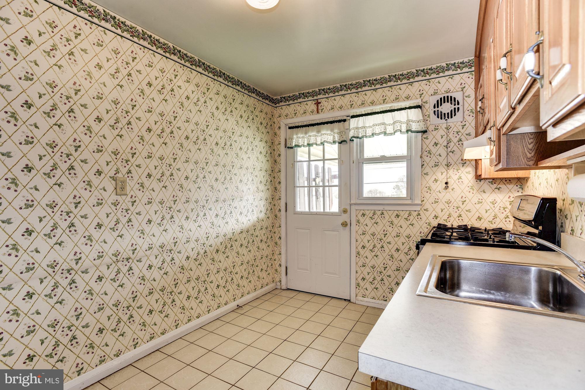 141 Garden Ridge Road Catonsville, MD 21228 - Photo 8 of 25 Kitchen