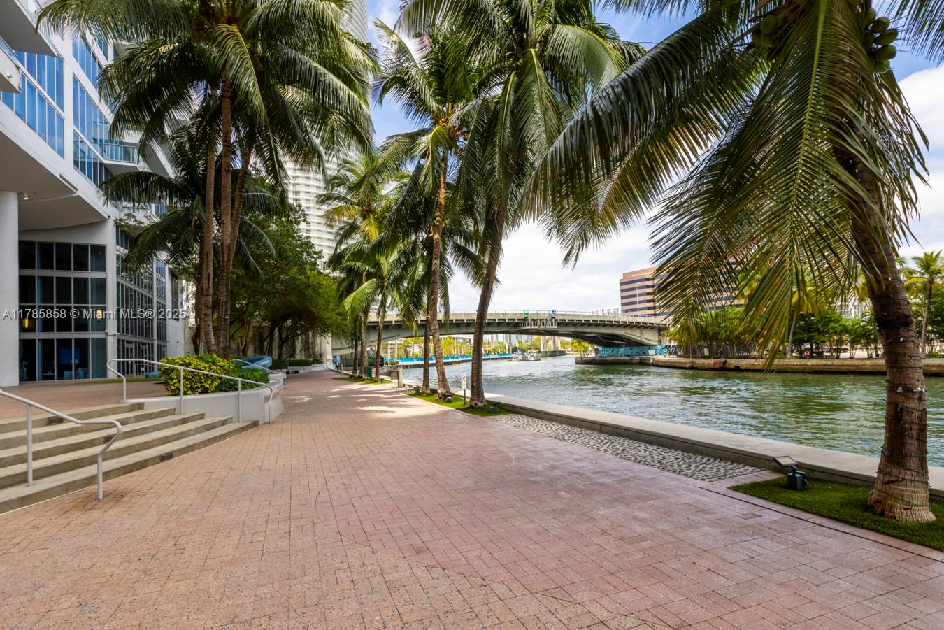 185 Southwest 7th Street, Unit 1508 Miami, FL 33130 - Photo 23 of 30 a view of a yard with palm trees