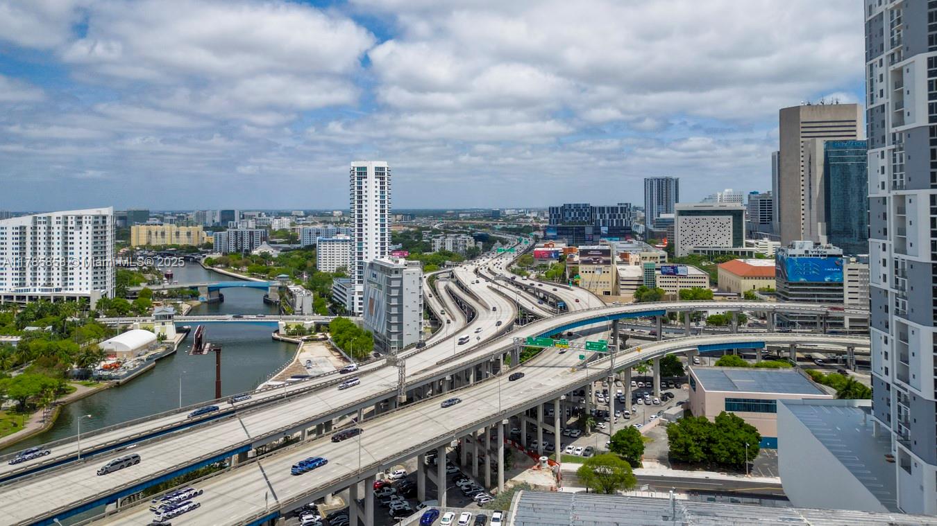 185 Southwest 7th Street, Unit 1508 Miami, FL 33130 - Photo 28 of 30 a city view with sitting space