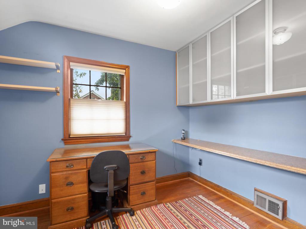 4008 Tennyson Road University Park, MD 20782 - Photo 25 of 38 Upper Level Bedroom #5