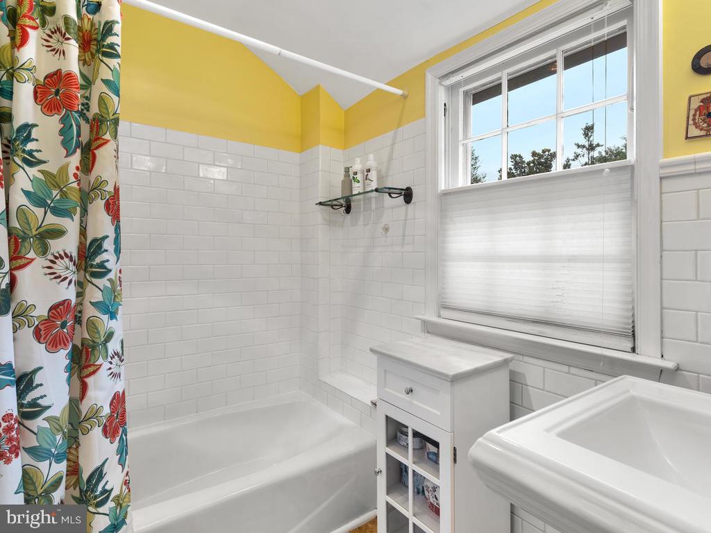 4008 Tennyson Road University Park, MD 20782 - Photo 26 of 38 Upper Level Hall Full Bath