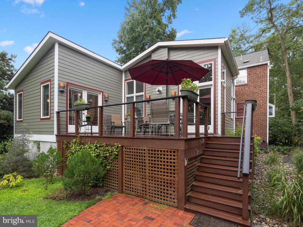 4008 Tennyson Road University Park, MD 20782 - Photo 31 of 38 Rear Deck with Steps to Patio