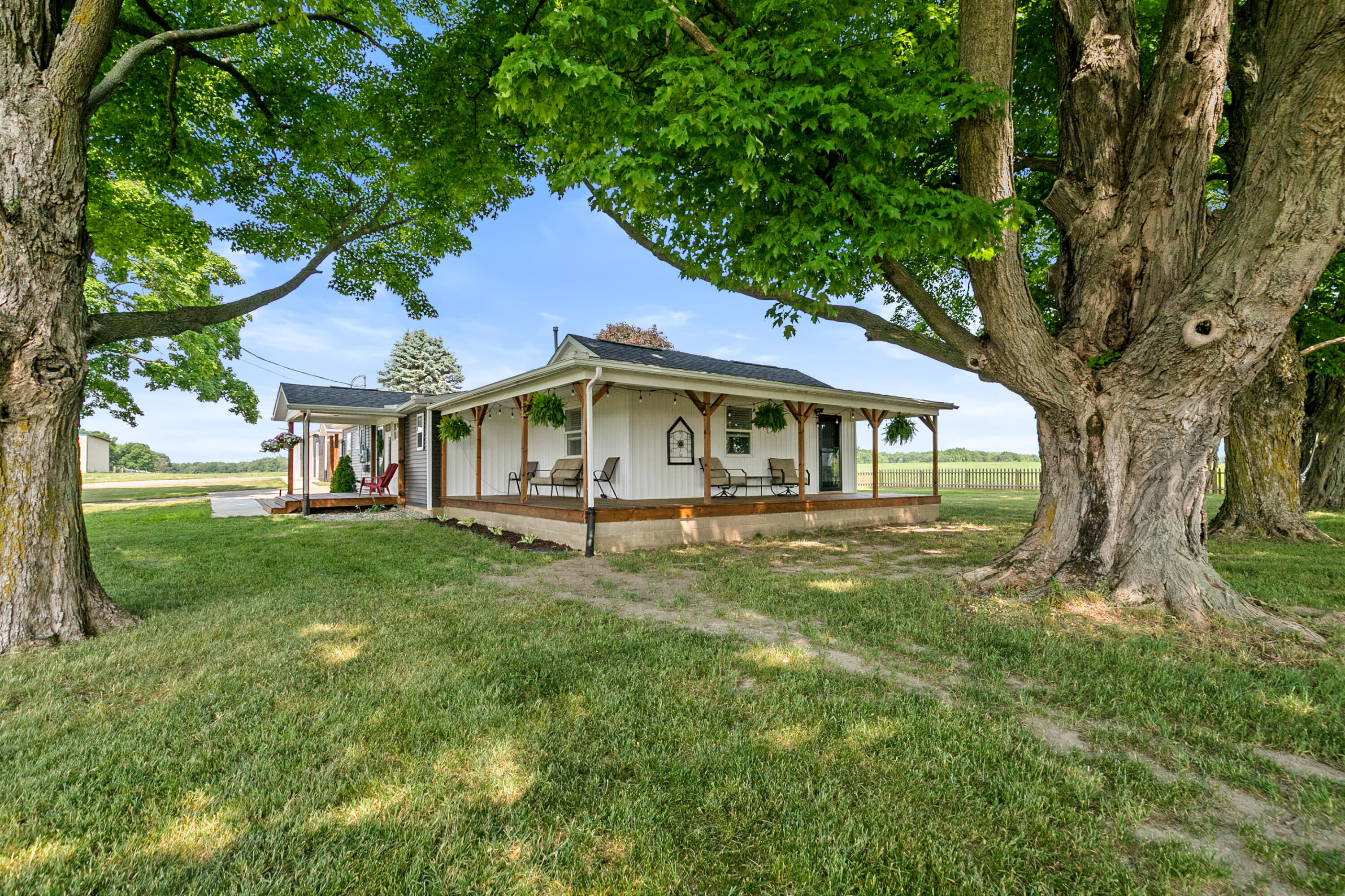 637 Long Road Pierson, MI 49339 - Photo 3 of 39 IMG_1003