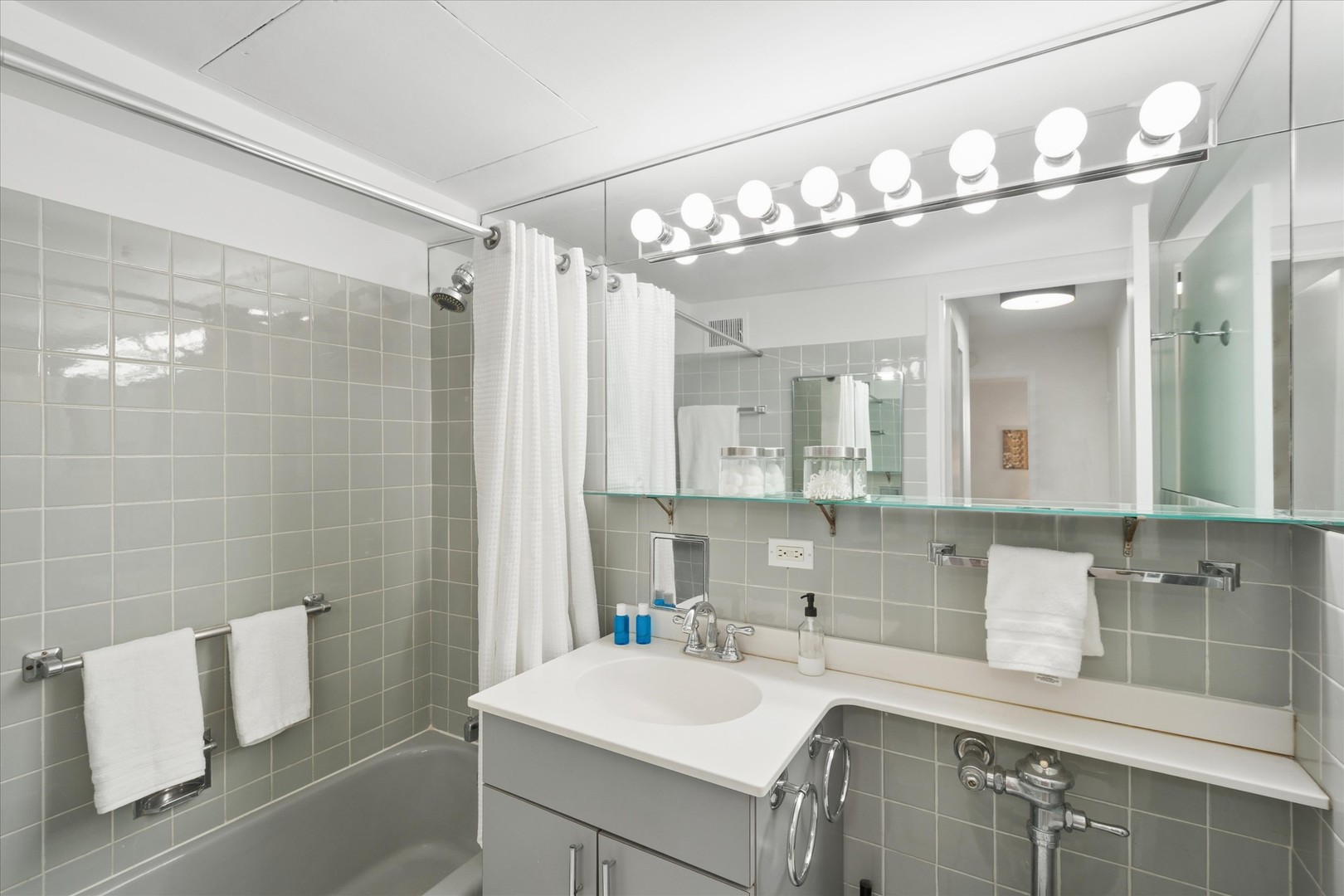 850 North Dewitt Place, Unit 15K Chicago, IL 60611 - Photo 13 of 18