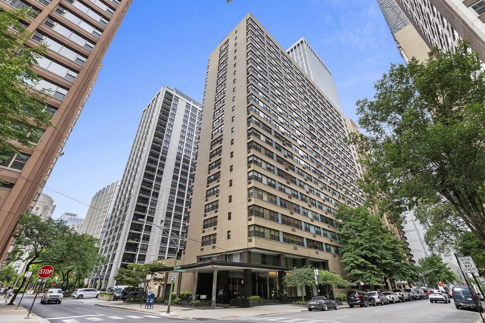 850 North Dewitt Place, Unit 15K Chicago, IL 60611 - Photo 2 of 18