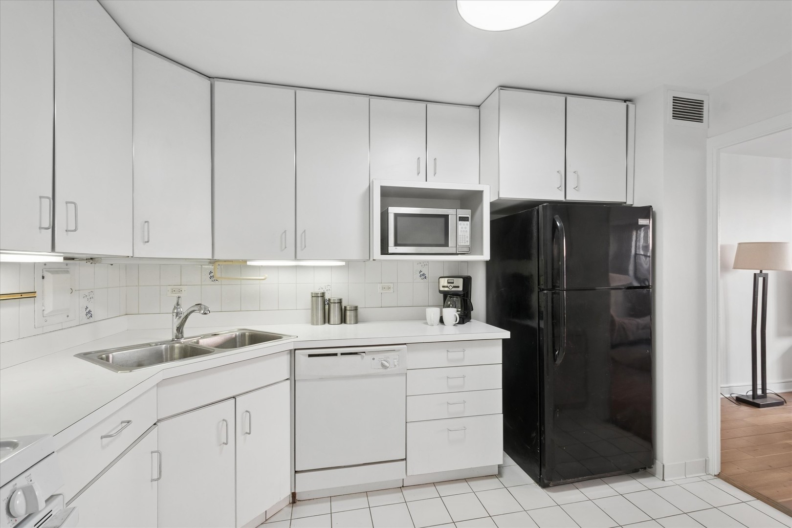 850 North Dewitt Place, Unit 15K Chicago, IL 60611 - Photo 9 of 18