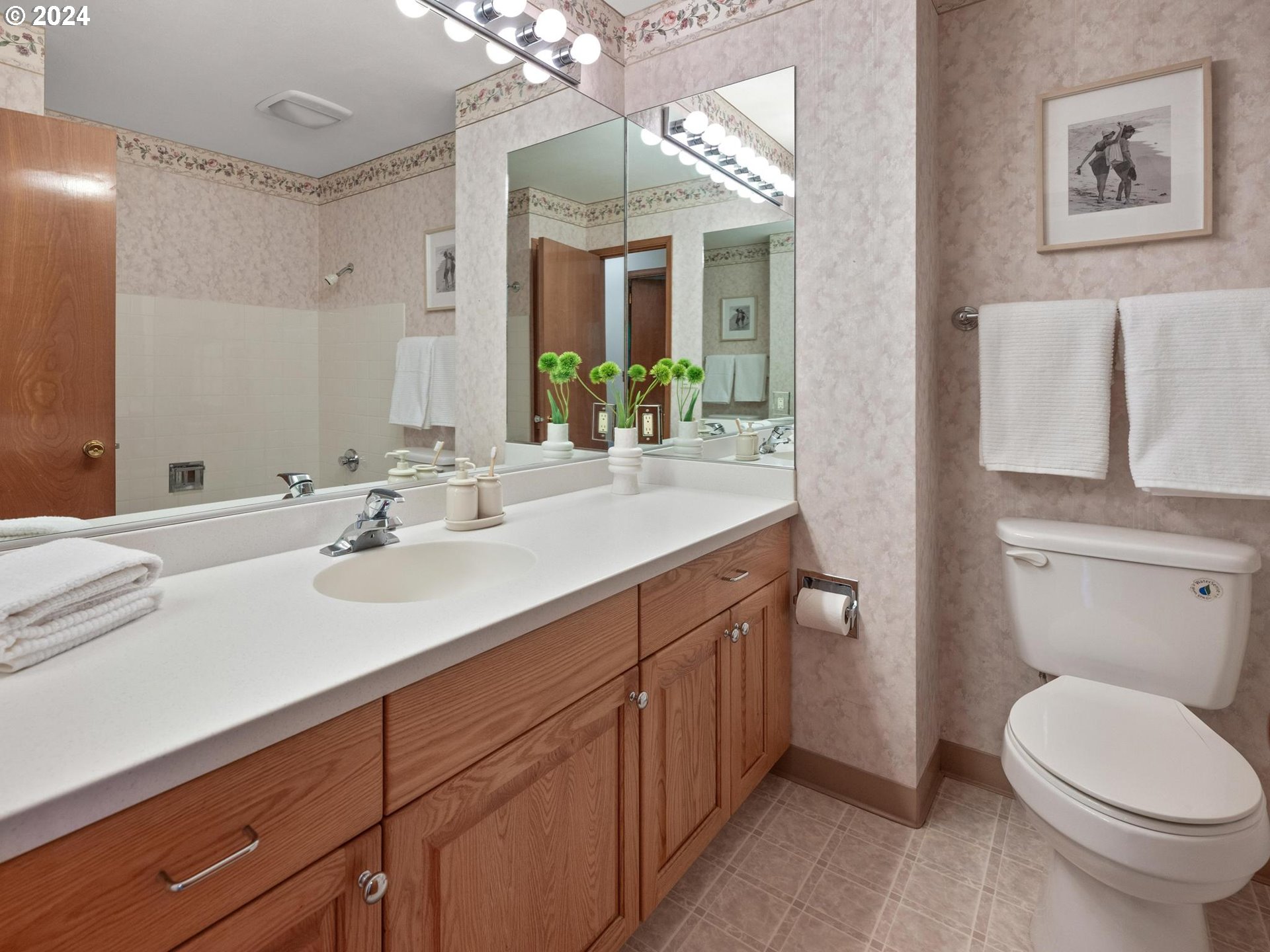 2210 Southwest Roxbury Avenue Portland, OR 97225 - Photo 13 of 27 Gallery Image 13