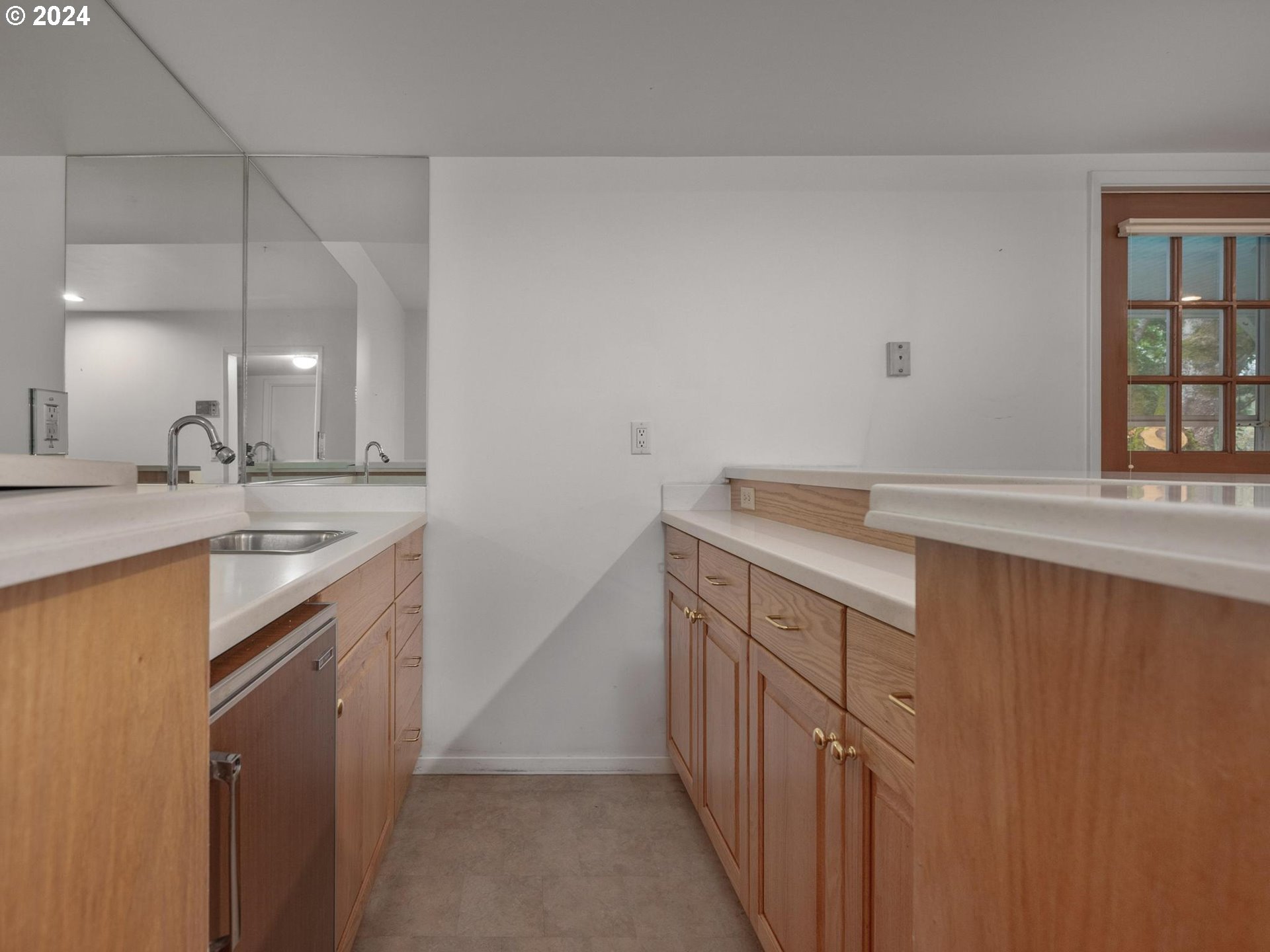 2210 Southwest Roxbury Avenue Portland, OR 97225 - Photo 18 of 27 Gallery Image 18