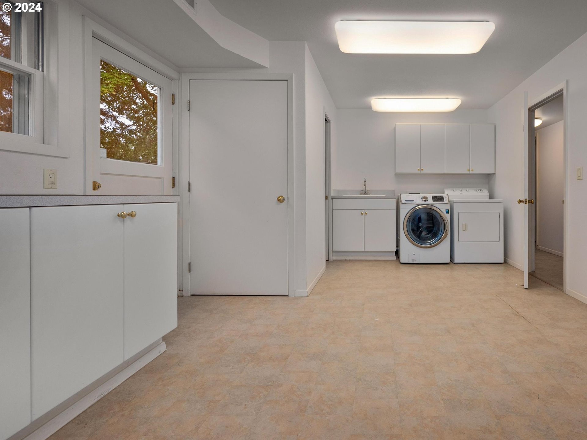 2210 Southwest Roxbury Avenue Portland, OR 97225 - Photo 22 of 27 Gallery Image 22