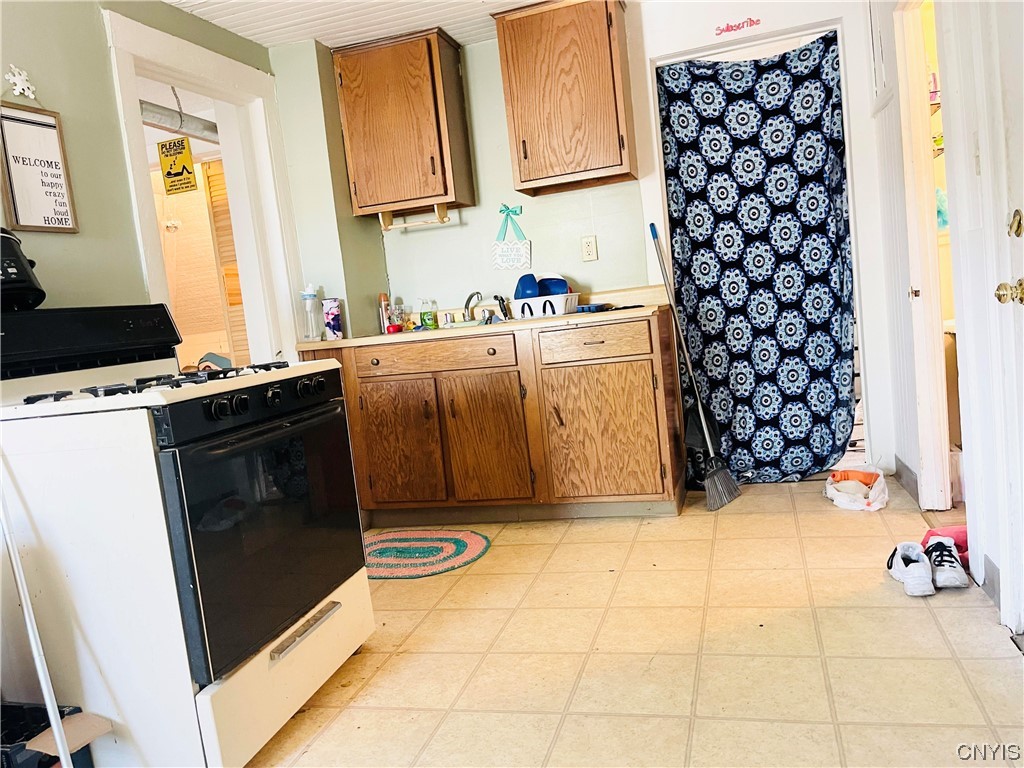 117 Woods Road Geddes, NY 13209 - Photo 29 of 41 Apartment 3 Kitchen