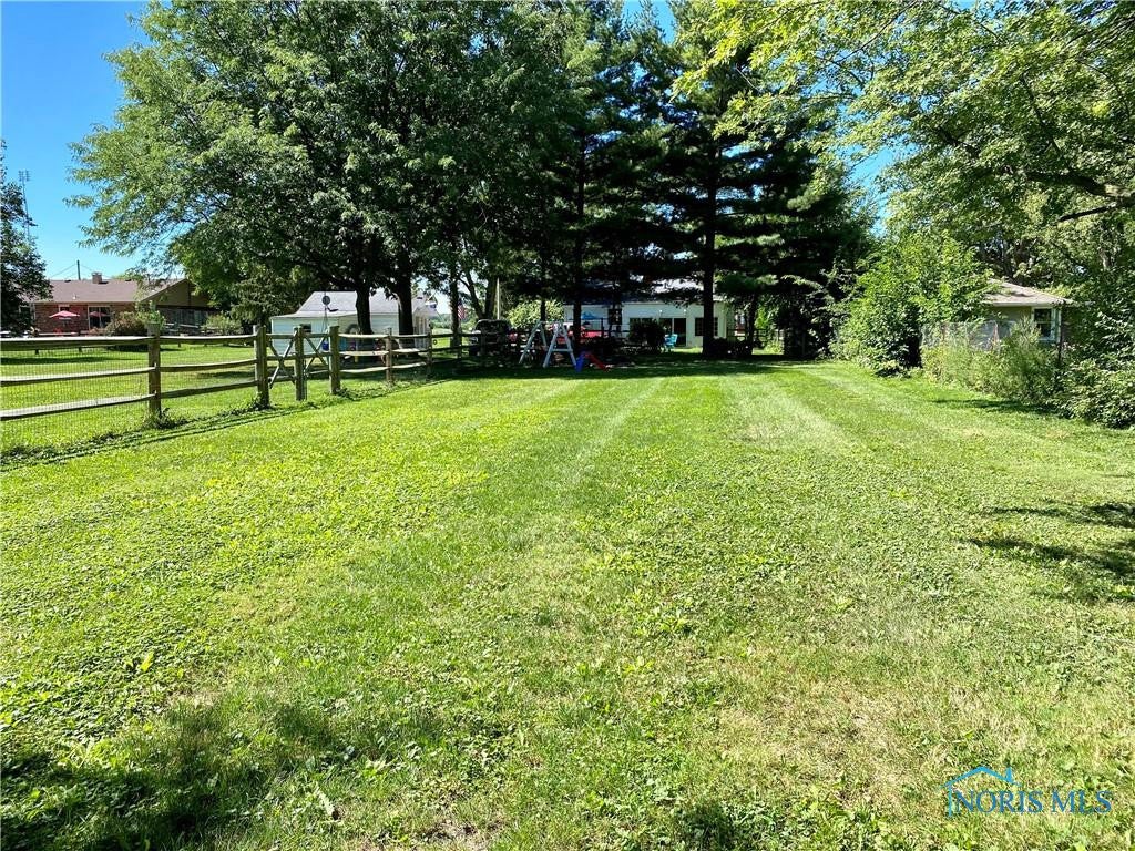 447 South Stadium Road Oregon, OH 43616 - Photo 3 of 40 Gallery Image 3