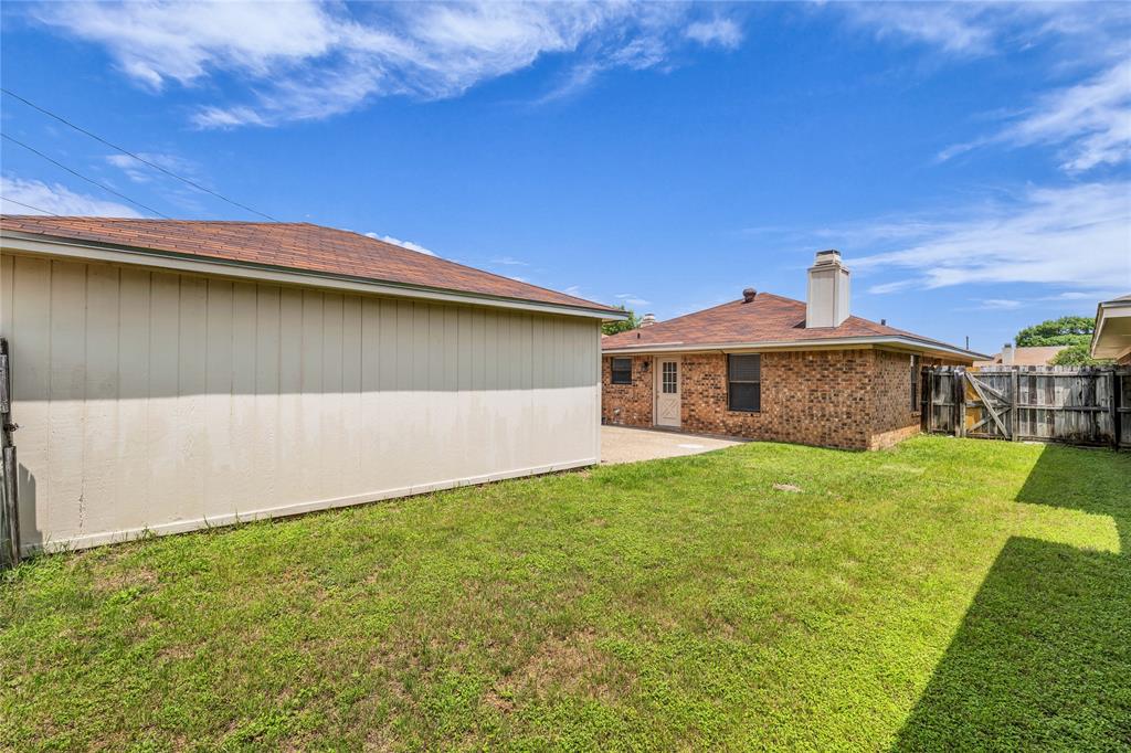 1409 Chapel Downs Waco, TX 76712 - Photo 19 of 20 a front view of a house with garden