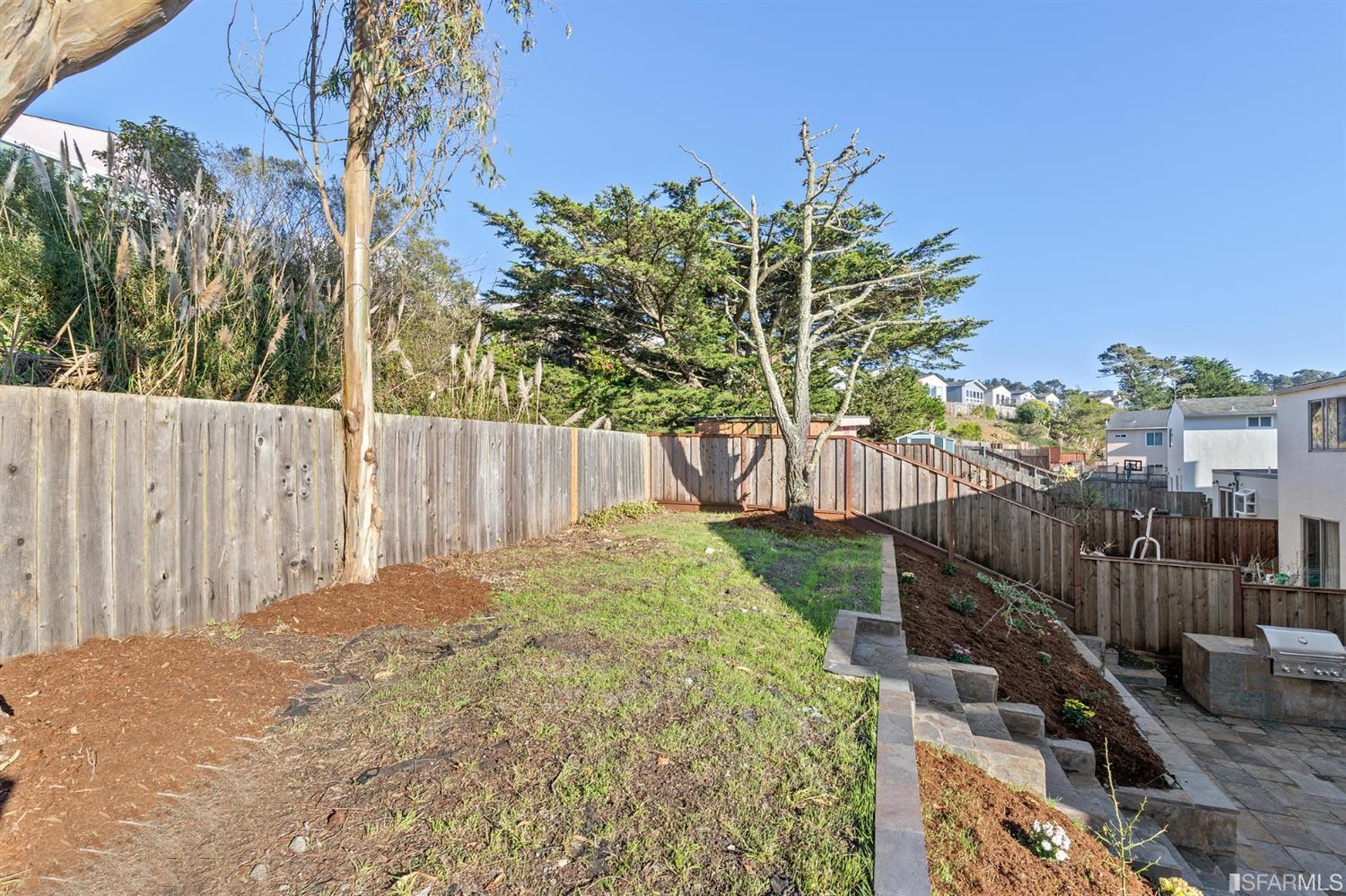 171 Beachview Avenue Pacifica, CA 94044 - Photo 49 of 52 a view of a backyard