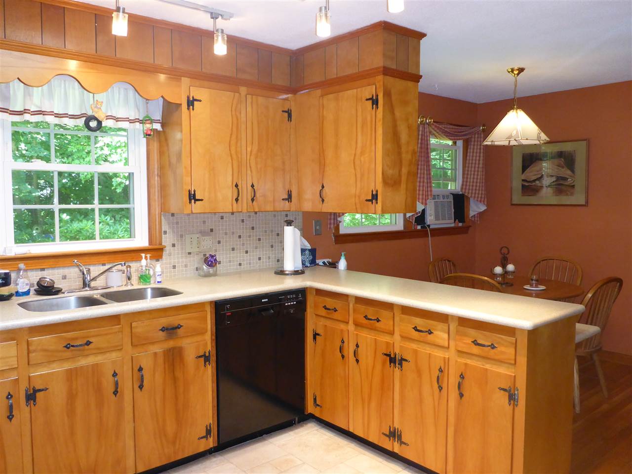 27 Woodridge Road Keene, NH 03431 - Photo 2 of 15