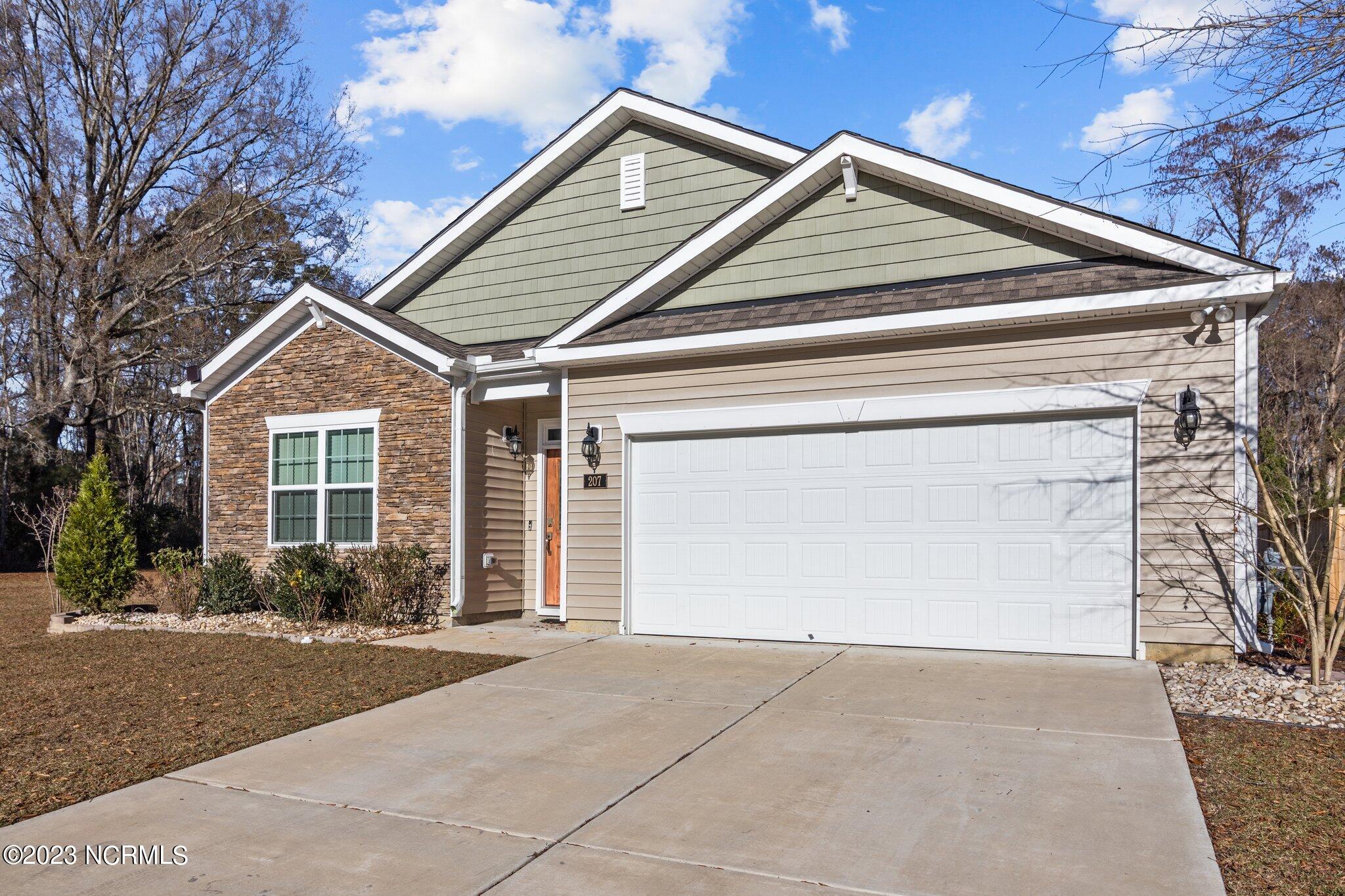 207 Frida Road New Bern, NC 28560 - Photo 2 of 47 3-web-or-mls-2I3A0005