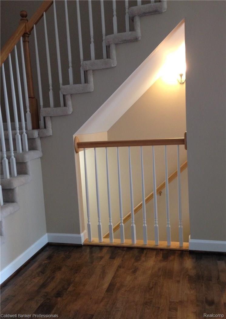 4723 Oakhurst Ridge Road, Unit 223 Clarkston, MI 48348 - Photo 20 of 21 Stairs up and down